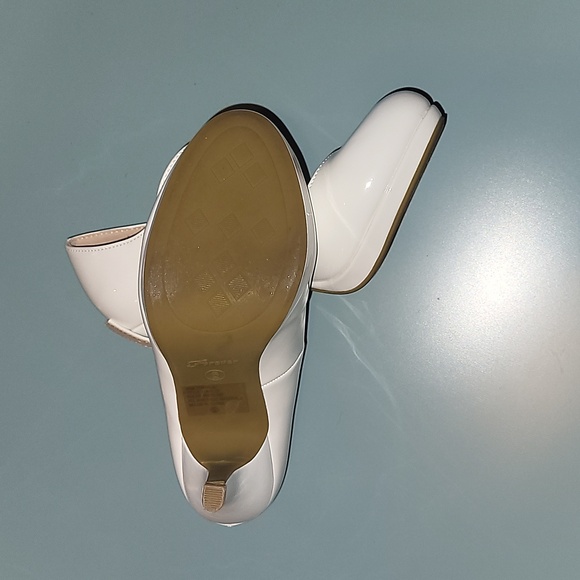 Heels - Picture 4 of 5